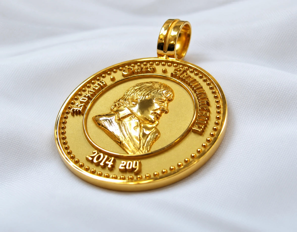 Fødselsdagsmedaljonen med portræt og belægning af 24 karat guld.