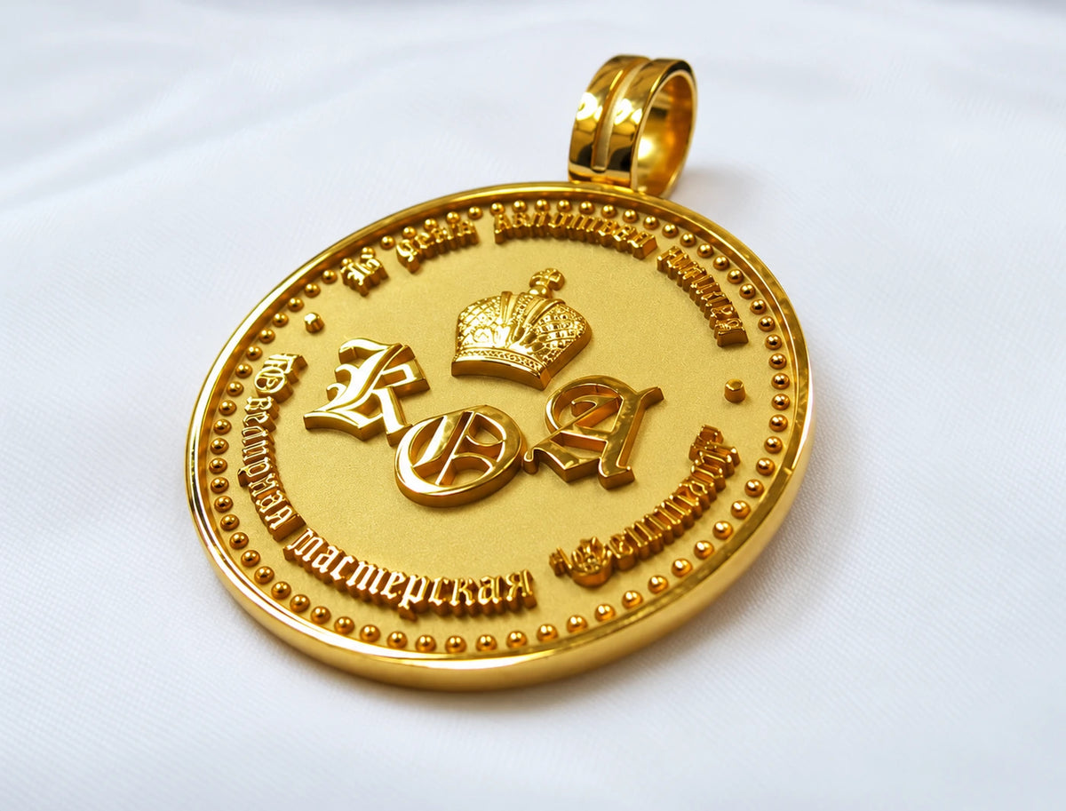 Medaljonen set fra en anden vinkel.